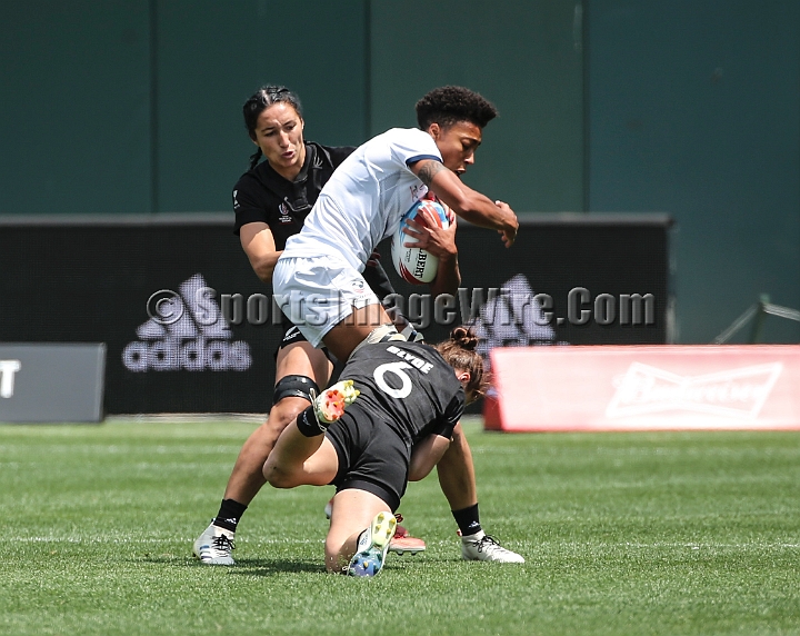 2018RugbySevensSat-14.JPG - Naya Tapper of the United States is tackled by Michaela Blyde (6) of New Zealand in the women's championship semi-finals of the 2018 Rugby World Cup Sevens, Saturday, July 21, 2018, at AT&T Park, San Francisco.  New Zealand defeated the United States 26-21.  (Spencer Allen/IOS via AP)